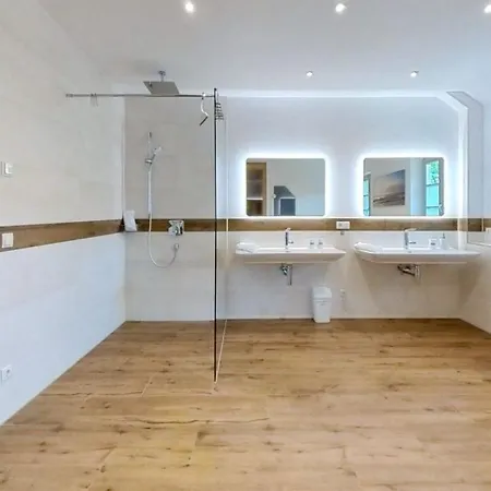 Großes Baaber Mit Sauna Und Kamin P